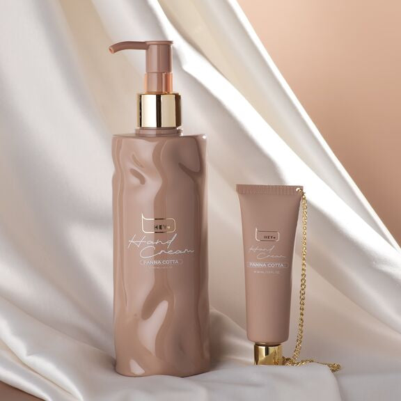 HEYLOVE. HAND CREAM, PANNA COTTA, 300 ML. HAND CREAM WITH SNAIL EXTRACT