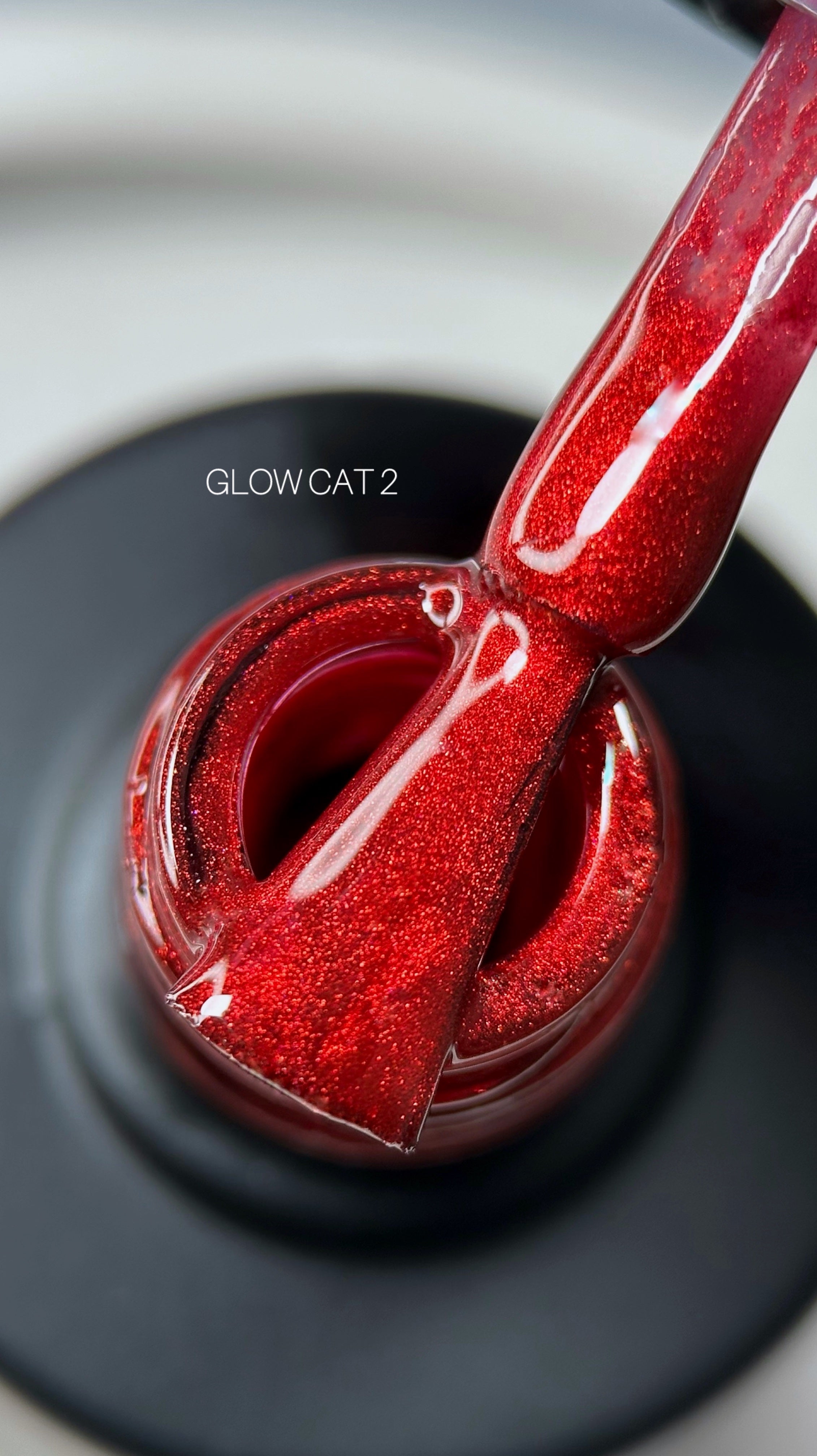 Cat eye gel polish Saga Professional Glow Cat No. 02, 9 ml