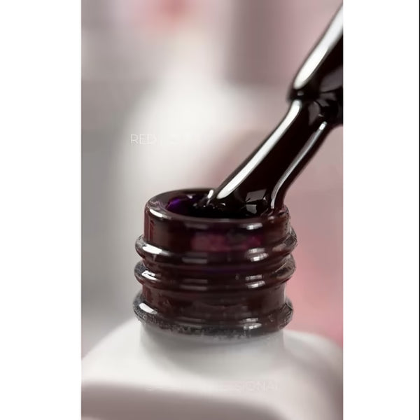 Saga Professional gel polish Love Red 05 10ml