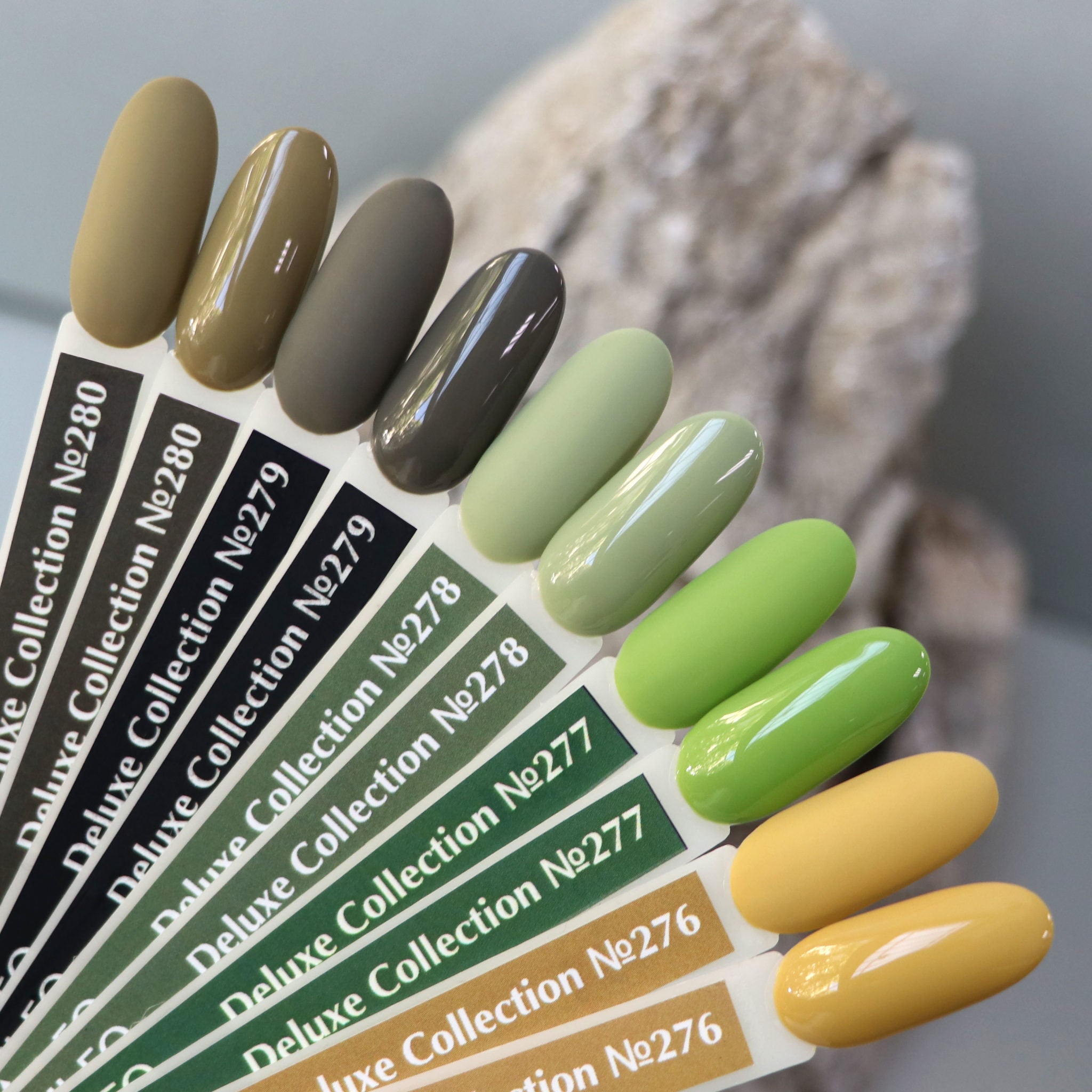 KOMILFO GEL POLISH DELUXE SERIES D279 (DARK OLIVE, ENAMEL), 8 ML