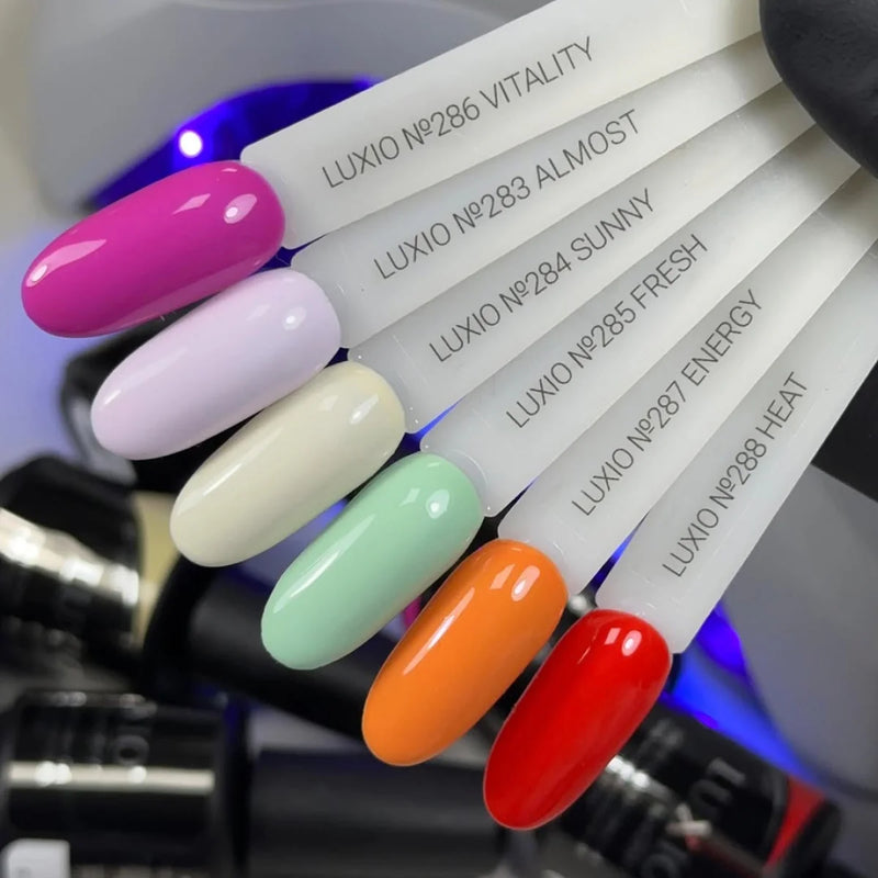 LUXIO ENERGY Soak Off Gel New color!