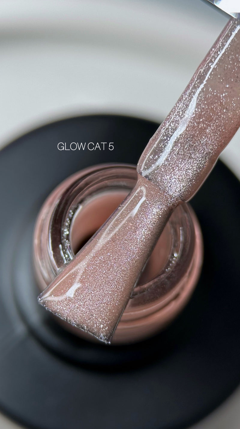 Гель-лак «Котяче око» Saga Professional Glow Cat № 05, 9 мл