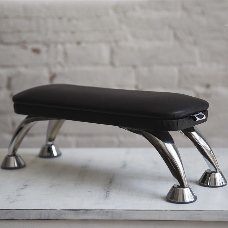 MANICURE STAND AIR MAX №2 -black (eco leather on silver legs)
